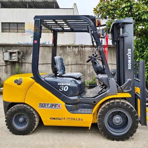 Cho thuê xe nâng Komatsu động cơ điện nâng hạ hàng dưới 3 tấn Cho thuê xe nâng Komatsu động cơ điện nâng hạ hàng dưới 3 tấn