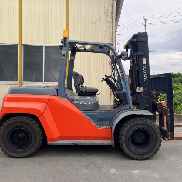 Cho thuê xe nâng Toyota động cơ dầu nâng hạ hàng dưới 6 tấn Cho thuê xe nâng Toyota động cơ dầu nâng hạ hàng dưới 6 tấn