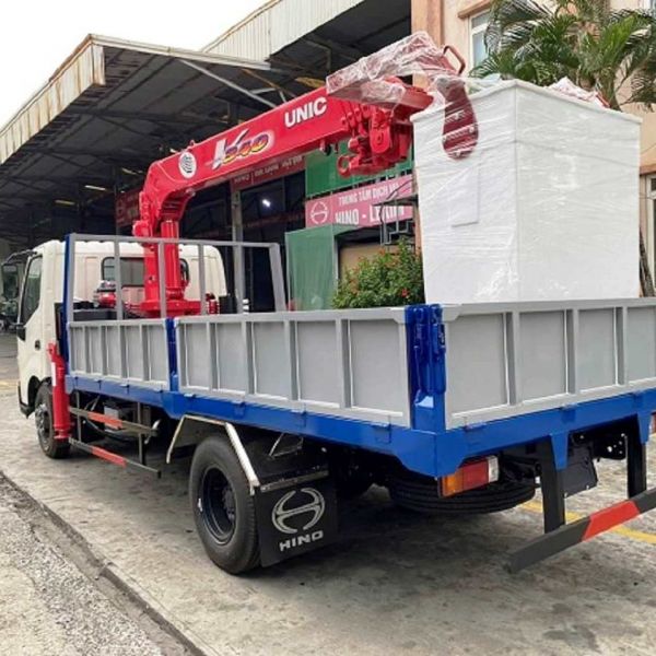 Cho thuê xe tải Hino 3 tấn gắn cần cẩu Unic có giỏ nâng người Cho thuê xe tải Hino 3 tấn gắn cần cẩu Unic có giỏ nâng người