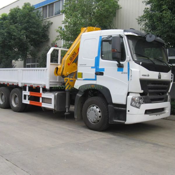 Cho thuê xe tải Howo 25 tấn gắn cần cẩu Knuckle Boom Cho thuê xe tải Howo 25 tấn gắn cần cẩu Knuckle Boom