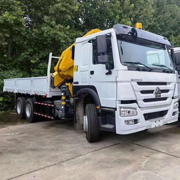 Cho thuê xe tải Howo 25 tấn gắn cần cẩu Knuckle Boom Cho thuê xe tải Howo 25 tấn gắn cần cẩu Knuckle Boom