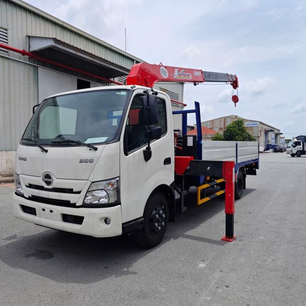 Cho thuê xe tải Veam 5 tấn gắn cần cẩu Unic 3 khúc